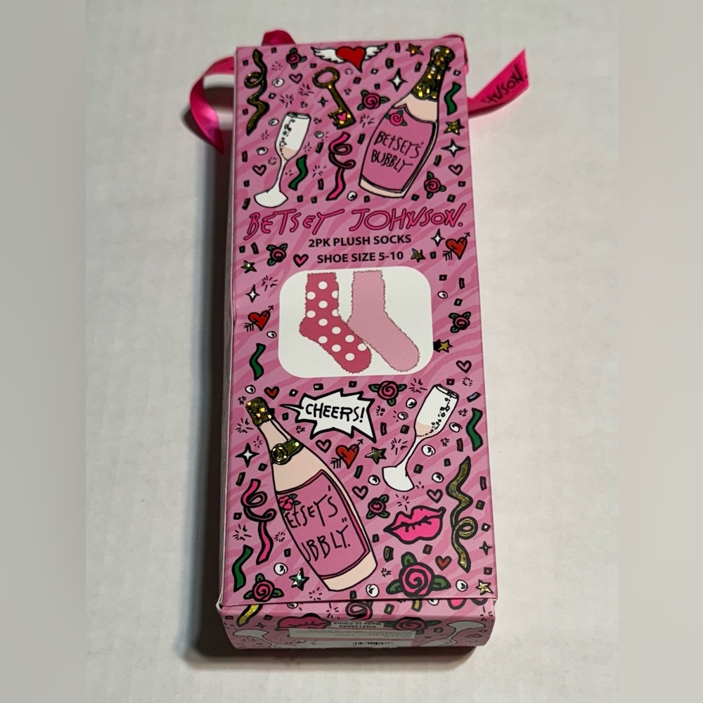 Betsey Johnson NWT Women’s Size 5-10 Two Pack Pink Polka Dot & Solid Plush Socks - Picture 4 of 6